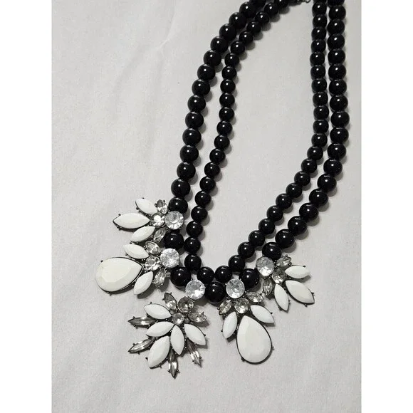White & Black Statement Necklace Faux Jewellery - Picture 1 of 6